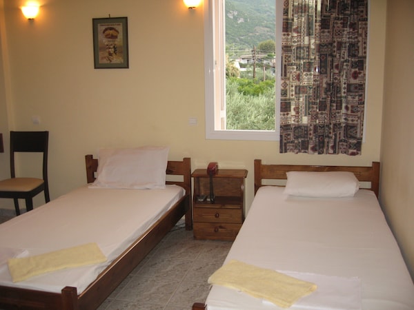 Hotel Loula Rooms and Apartments