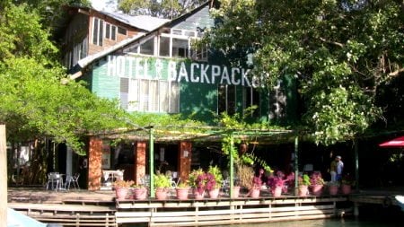 HOTEL BACKPACKERS RIO DULCE