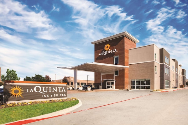 La Quinta Inn & Suites Dallas Northeast Arboretum
