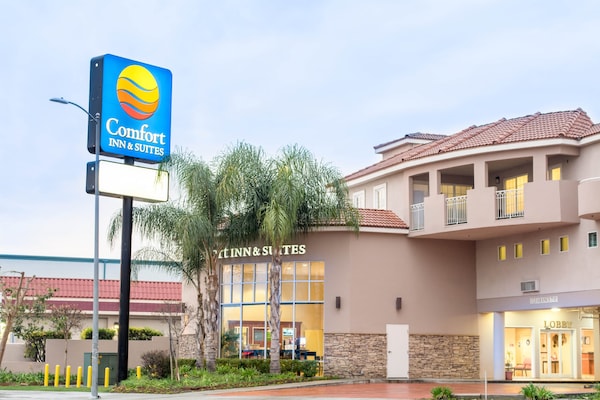 Comfort Inn & Suites Near Universal - North Hollywood - Burbank