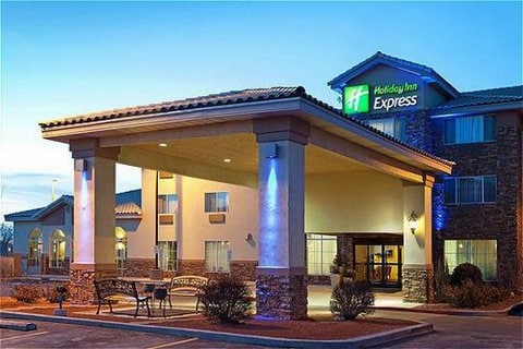 Holiday Inn Express & Suites Farmington Bloomfield