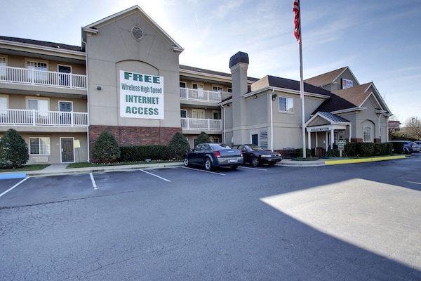Intown Suites Extended Stay Greensboro Nc - Lanada