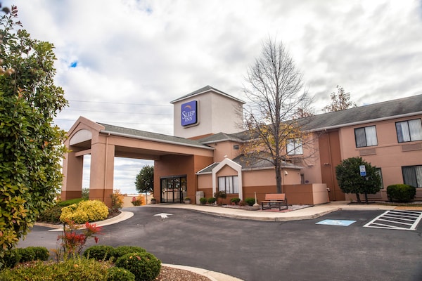 Comfort Suites Near Potomac Mills from $92. Woodbridge Hotel Deals