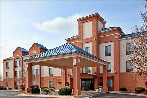 Holiday Inn Express & Suites Lansing-Leavenworth