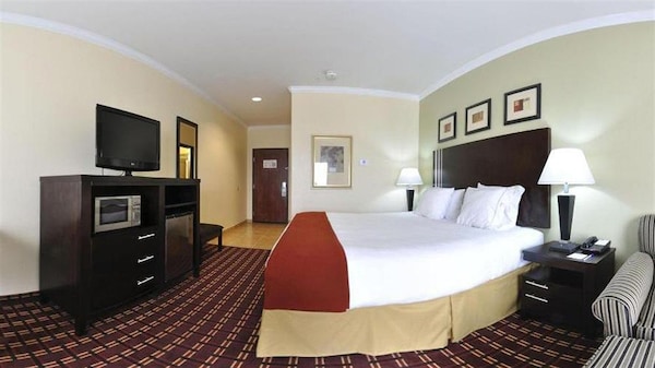 Holiday Inn Express & Suites Sealy