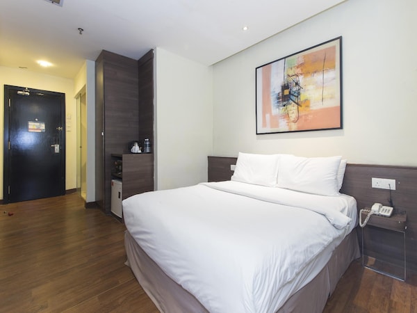 OYO 977 Hong Kong Suites