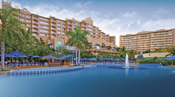 Azul Ixtapa Beach Resort & Convention Center