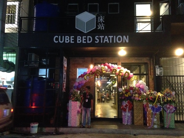 Cube Bed Station