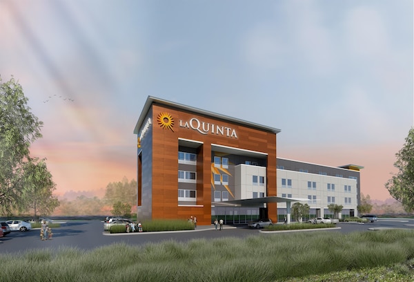 La Quinta Inn & Suites Dallas Grand Prairie North