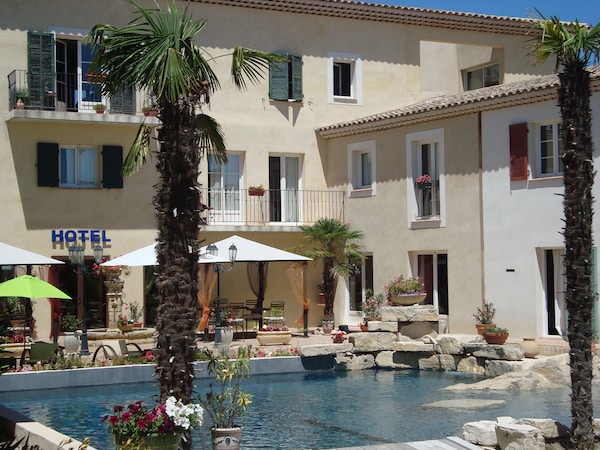 Inter-Hôtel Le Village Provencal