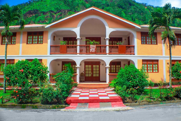 Hotel Roseau Valley