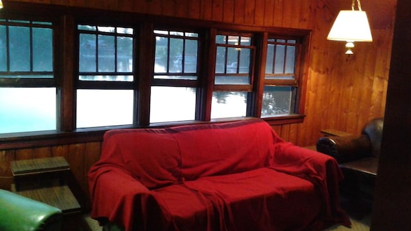 Lake Rosseau Cottage Rental..5 Min From Windermere House Hotel. Sleeps 6 -8