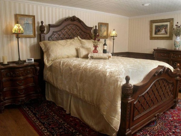 Conewango Room At Carousel Bed And Breakfast