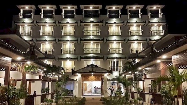 Yadanarpon Dynasty Hotel