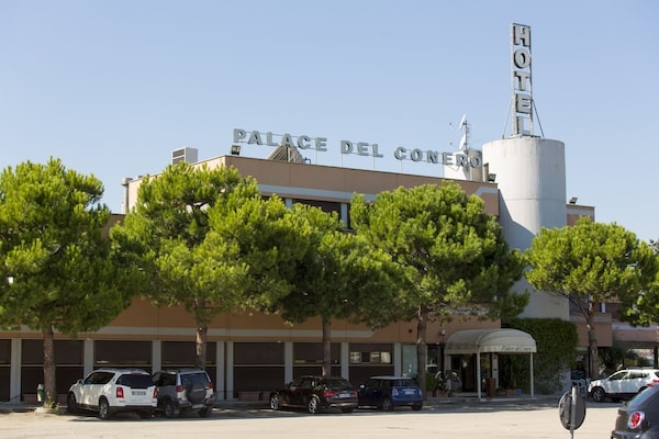 Hotel Palace Del Conero