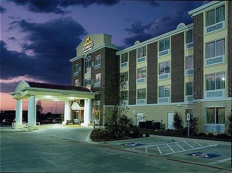 Holiday Inn Express & Suites Lake Worth Nw Loop 820