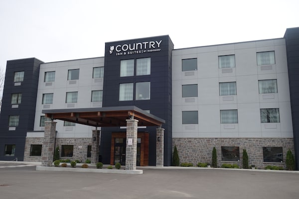 Country Inn & Suites by Radisson Belleville