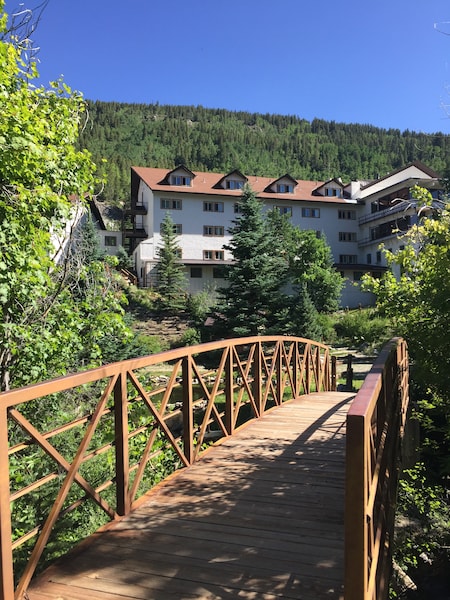 Monarch Mountain Lodge