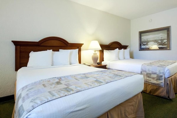 Baymont Inn & Suites Sarasota