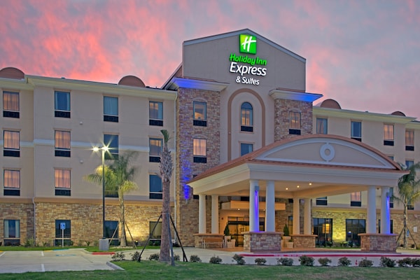 Holiday Inn Express & Suites Port Arthur Central-Mall Area