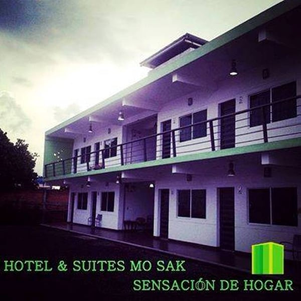 Hotel & Suites Mo Sak