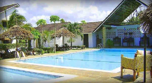 Diani Hostel