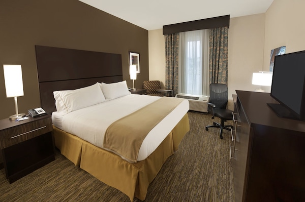 Holiday Inn Express Fredericksburg - Southpoint, an IHG Hotel