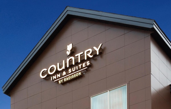 Country Inn & Suites Tulsa-Catoosa, OK