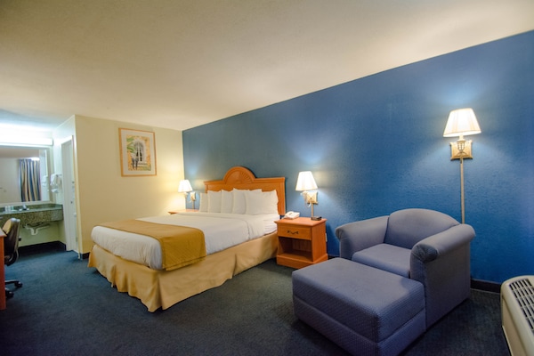 Hotel Quality Inn & Suites Airport