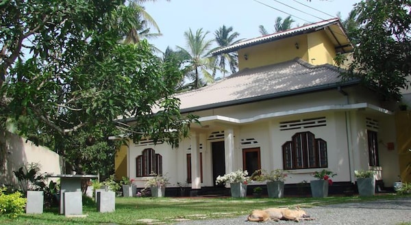 Handagedara Colonial Villa