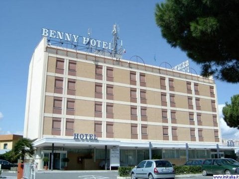Hotel Benny