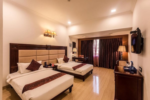 Golden Chariot Vasai  And Spa