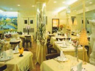 A LA MAISON Hotel Restaurant