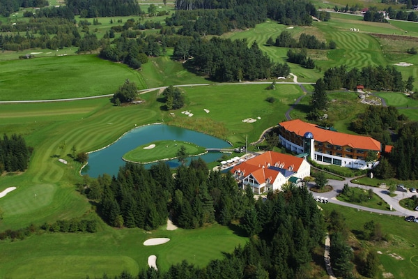 Golfresort Haugschlag Gmbh & Co Kg