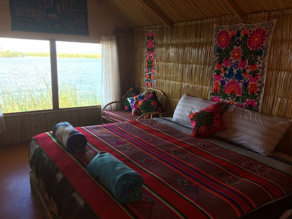Uros & Titicaca Lodge