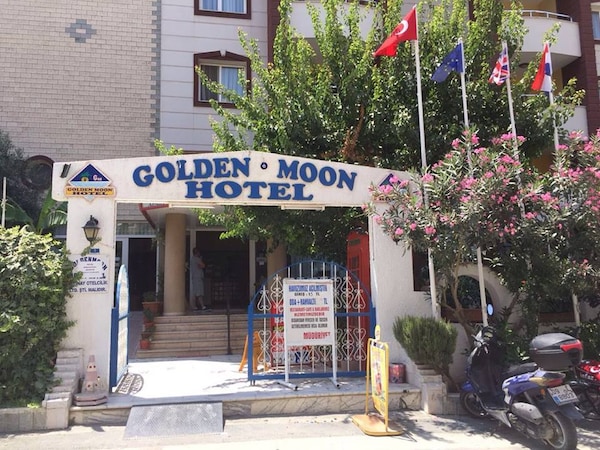 Hotel Golden Moon