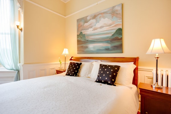 Fairholme Manor Bed & Breakfast Inn