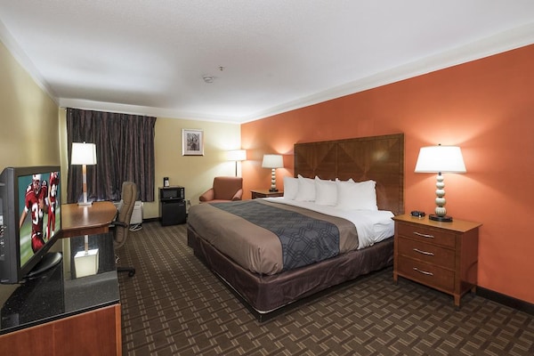 Econo Lodge Inn & Suites Madison