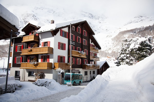 Hotel The Larix Ski-In Ski-Out