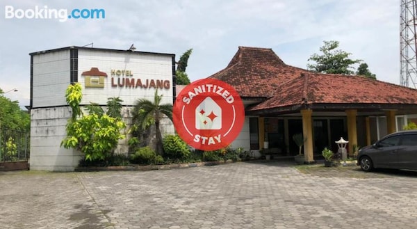 Oyo 90250 Hotel Lumajang New