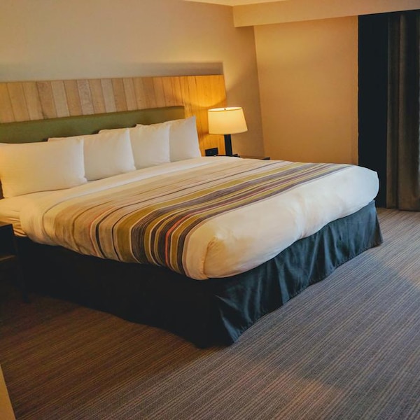 Country Inn & Suites by Radisson, Seattle-Tacoma International Airport, WA206