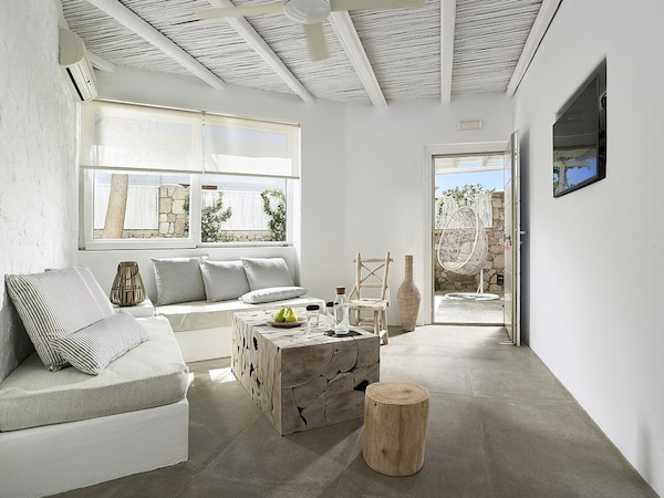 Delmar Apartments & Suites Milos