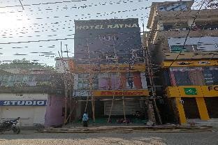 Oyo 84412 Hotel Ratna & Restaurant
