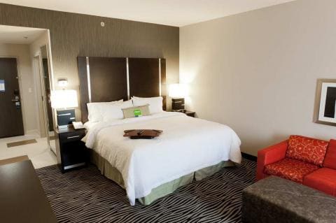Hampton Inn and Suites Tulsa Central