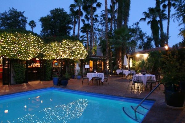 Villa Royale Inn & Europa Restaurant