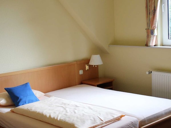 Double Room Extra Bed Possible - Restaurant And Hotel From Land To Sea