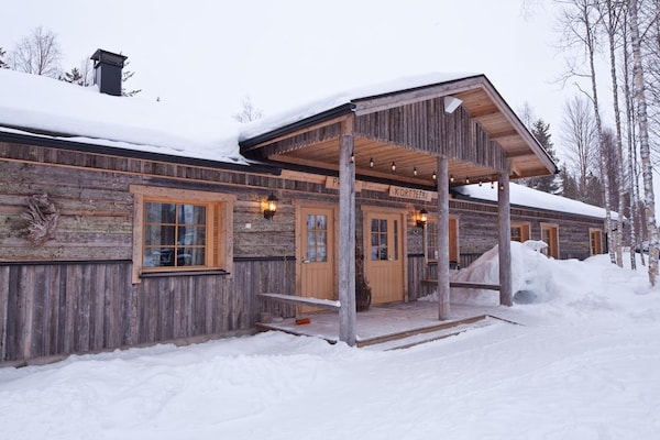 Isokenkaisten Klubi - Wilderness Lodge