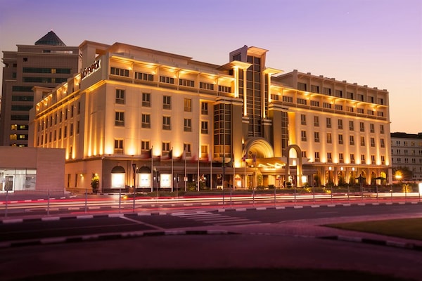 فندق وشقق موڤنبيك بر دبي