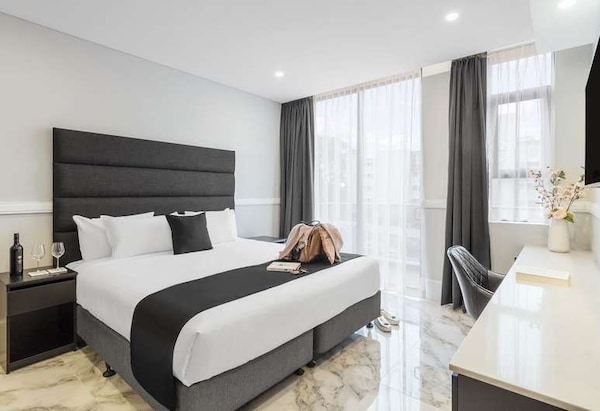 Holiday Inn & Suites Parramatta Marsden Street