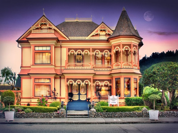 Boutique Hotel, Romantic Bed And Breakfast In Victorian Town Of Ferndale, Ca